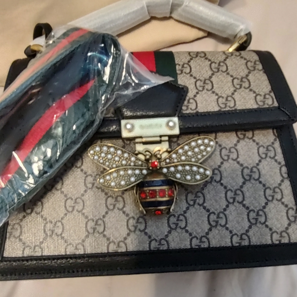 Purse - Picture 3 of 8